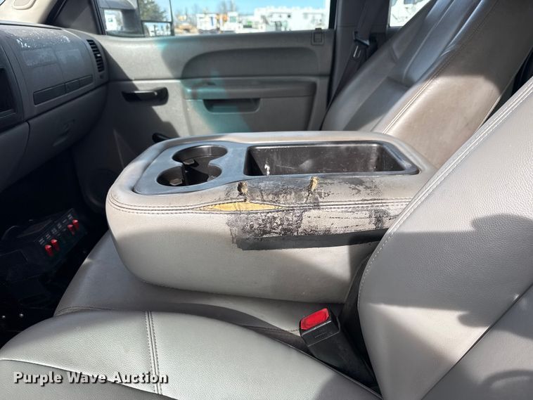 image for item EG2006 2011 Chevrolet Silverado 3500HD Ext. Cab utility bed pickup truck