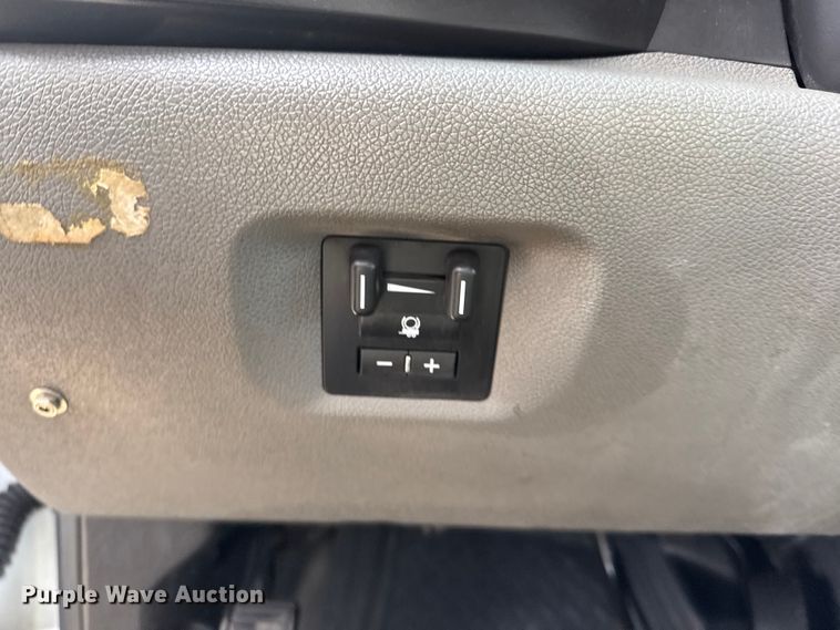 image for item EG2006 2011 Chevrolet Silverado 3500HD Ext. Cab utility bed pickup truck