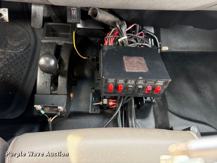 image for item EG2006 2011 Chevrolet Silverado 3500HD Ext. Cab utility bed pickup truck