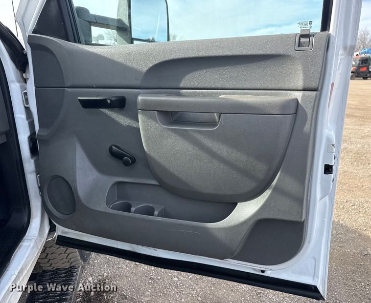 image for item EG2006 2011 Chevrolet Silverado 3500HD Ext. Cab utility bed pickup truck