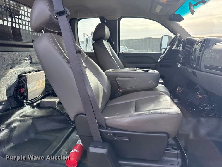 image for item EG2006 2011 Chevrolet Silverado 3500HD Ext. Cab utility bed pickup truck