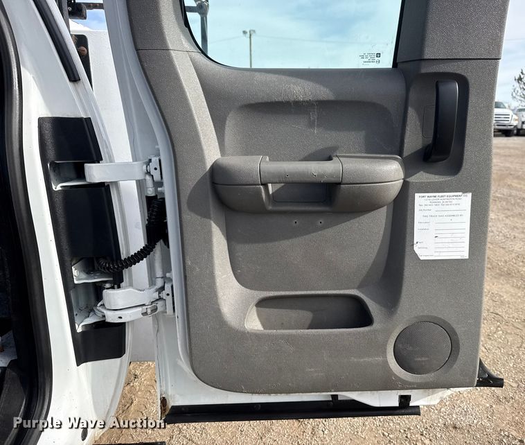 image for item EG2006 2011 Chevrolet Silverado 3500HD Ext. Cab utility bed pickup truck