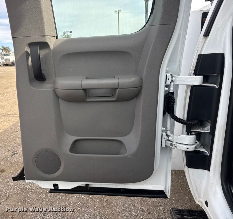 image for item EG2006 2011 Chevrolet Silverado 3500HD Ext. Cab utility bed pickup truck