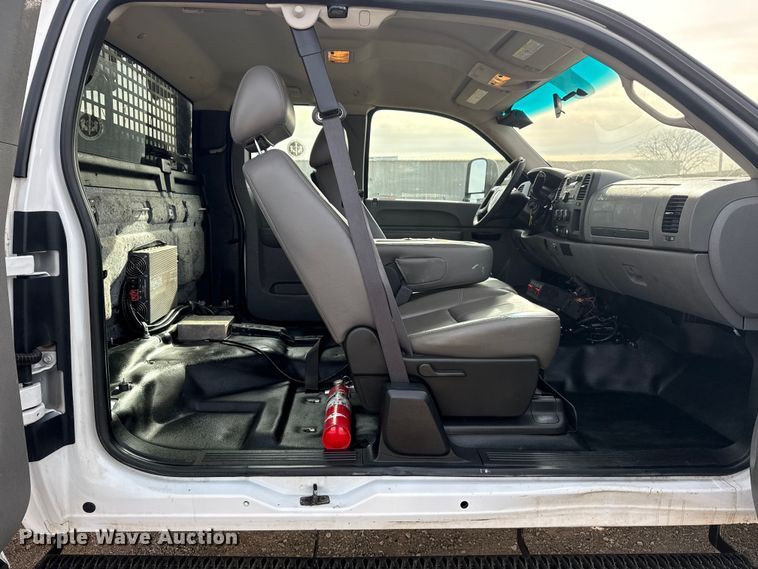 image for item EG2006 2011 Chevrolet Silverado 3500HD Ext. Cab utility bed pickup truck