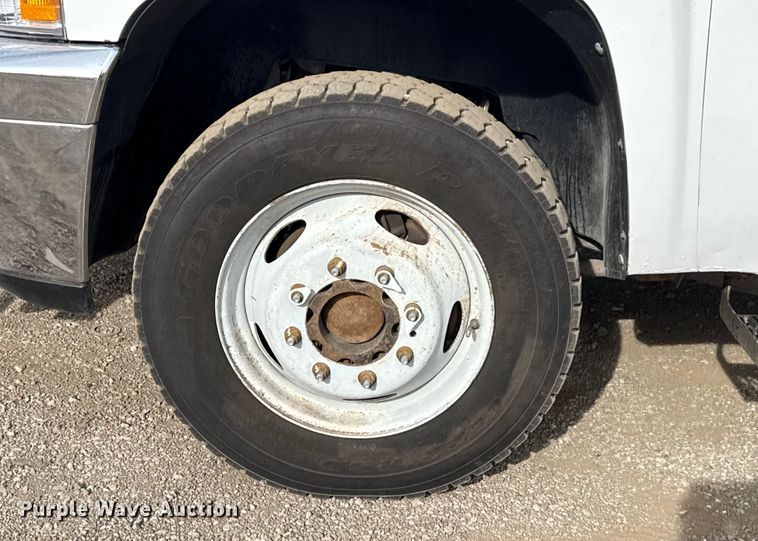 image for item EG2006 2011 Chevrolet Silverado 3500HD Ext. Cab utility bed pickup truck