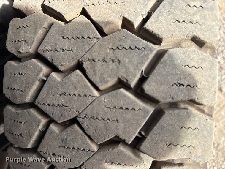 image for item EG2006 2011 Chevrolet Silverado 3500HD Ext. Cab utility bed pickup truck