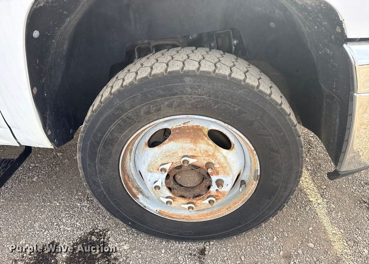 image for item EG2006 2011 Chevrolet Silverado 3500HD Ext. Cab utility bed pickup truck