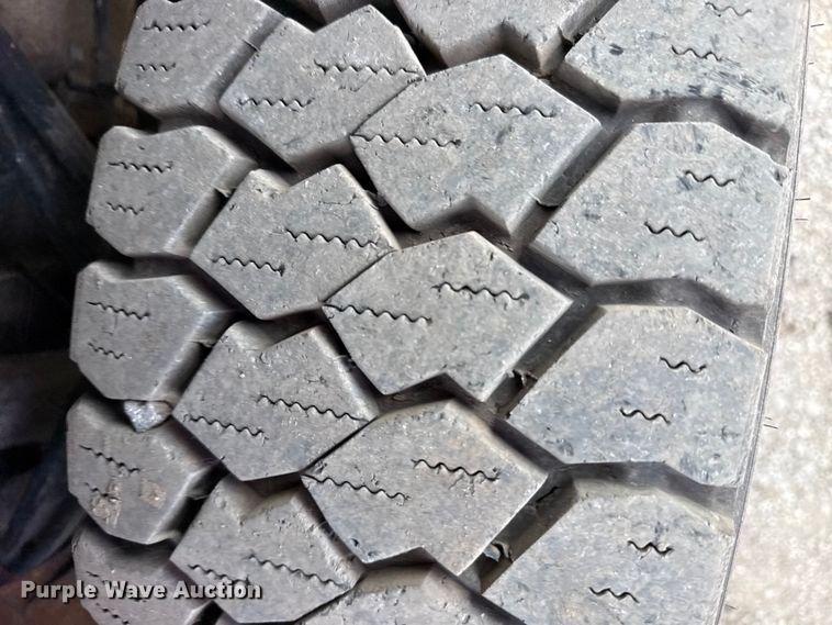 image for item EG2006 2011 Chevrolet Silverado 3500HD Ext. Cab utility bed pickup truck