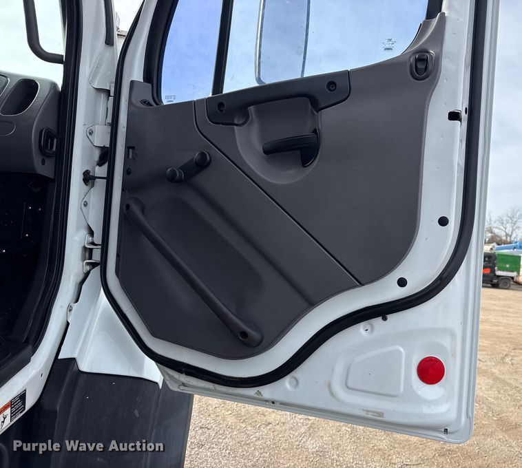 image for item EG2007 2014 Freightliner 108SD crane truck