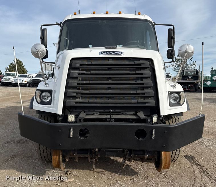 image for item EG2008 2016 Freightliner 108SD crane truck