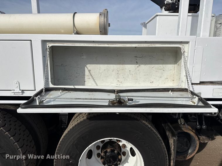 image for item EG2008 2016 Freightliner 108SD crane truck