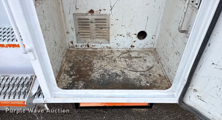 image for item EG2008 2016 Freightliner 108SD crane truck