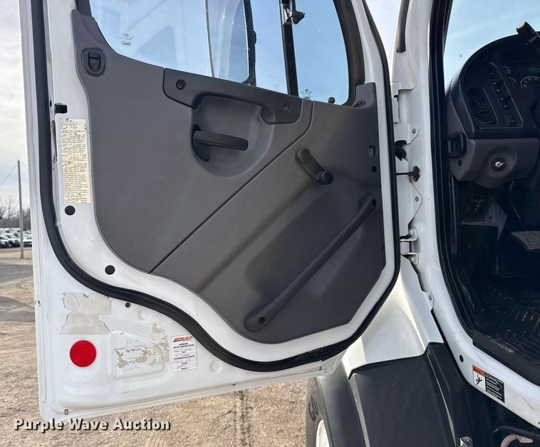 image for item EG2008 2016 Freightliner 108SD crane truck