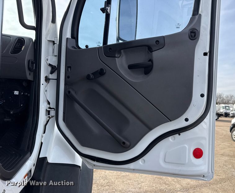 image for item EG2008 2016 Freightliner 108SD crane truck