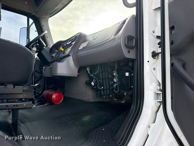 image for item EG2008 2016 Freightliner 108SD crane truck