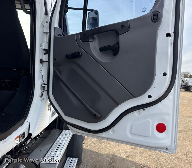 image for item EG2008 2016 Freightliner 108SD crane truck