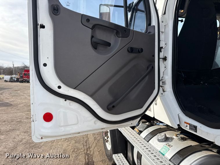 image for item EG2008 2016 Freightliner 108SD crane truck