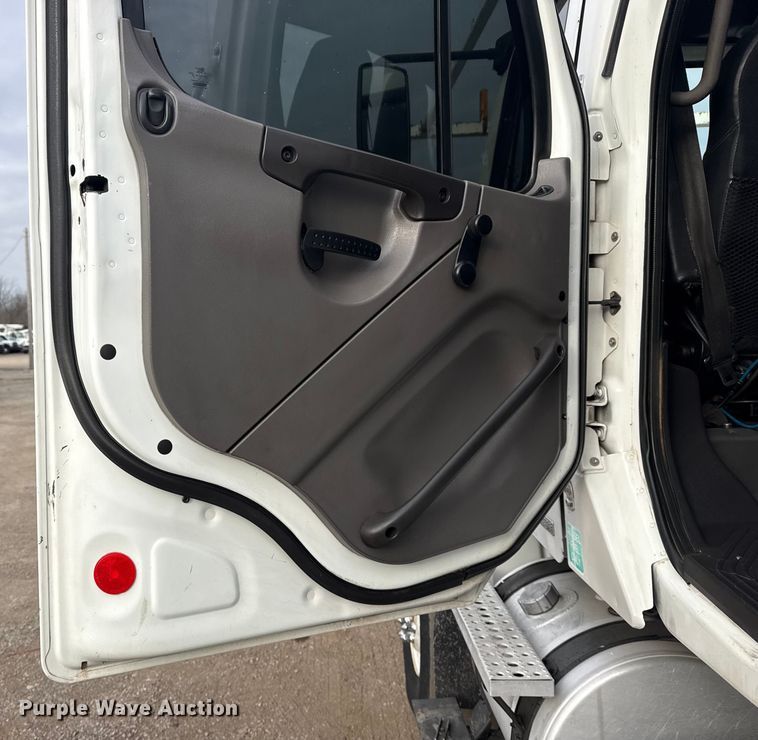 image for item EG2012 2007 Freightliner Business Class M2 Crew Cab crane truck