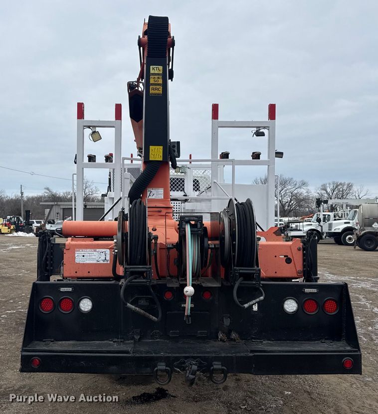 image for item EG2034 2013 International 7600 crane truck