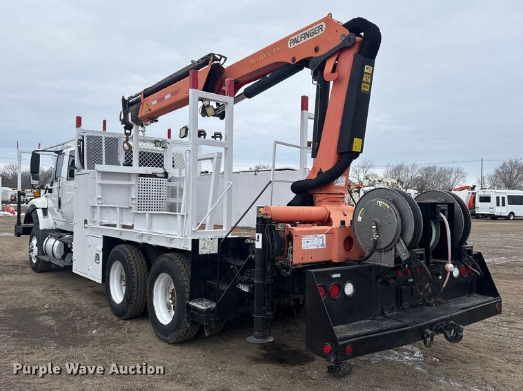 image for item EG2034 2013 International 7600 crane truck