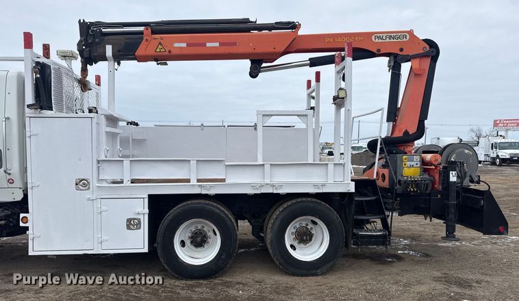 image for item EG2034 2013 International 7600 crane truck