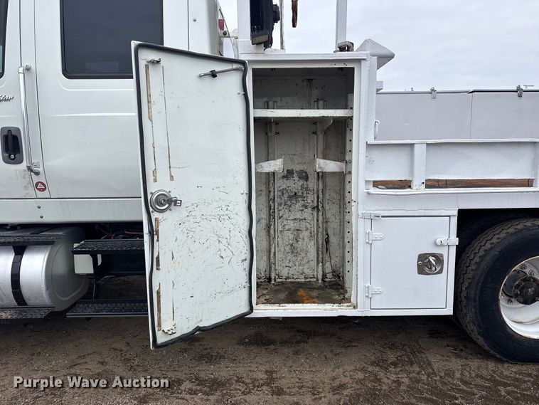 image for item EG2034 2013 International 7600 crane truck