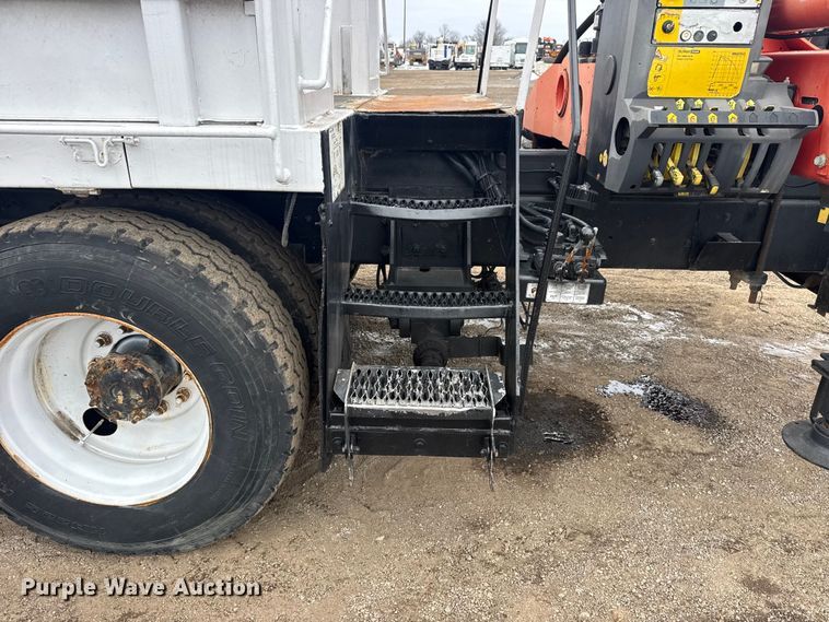 image for item EG2034 2013 International 7600 crane truck