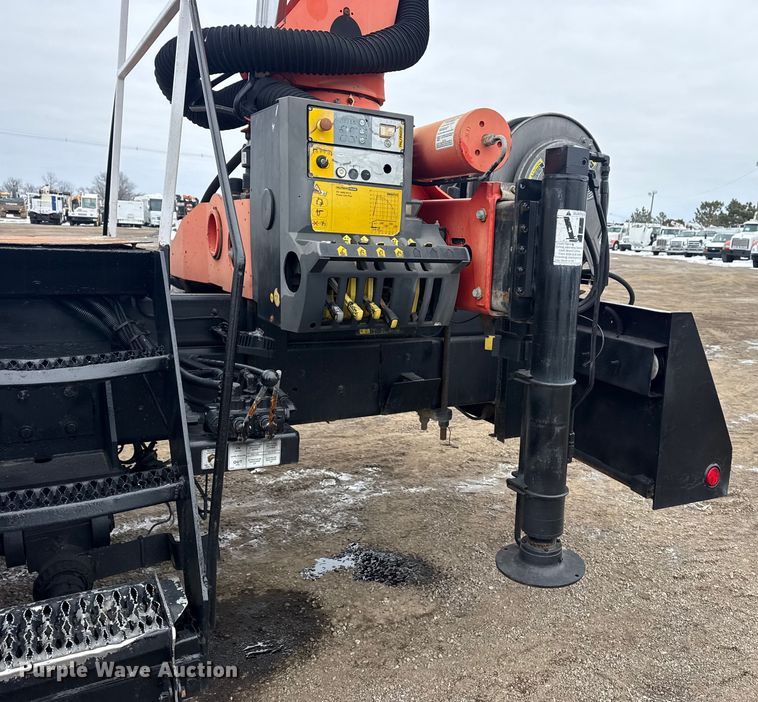 image for item EG2034 2013 International 7600 crane truck