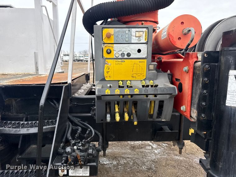 image for item EG2034 2013 International 7600 crane truck