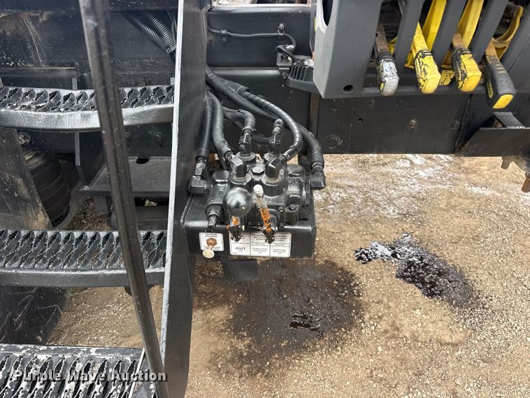 image for item EG2034 2013 International 7600 crane truck