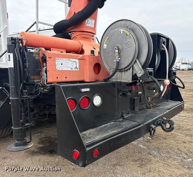 image for item EG2034 2013 International 7600 crane truck