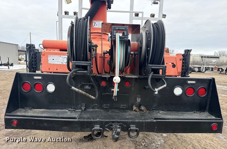 image for item EG2034 2013 International 7600 crane truck