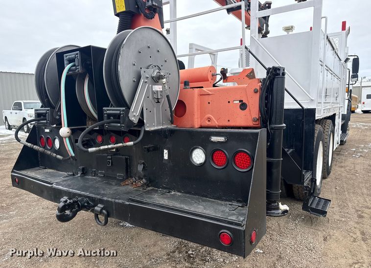 image for item EG2034 2013 International 7600 crane truck