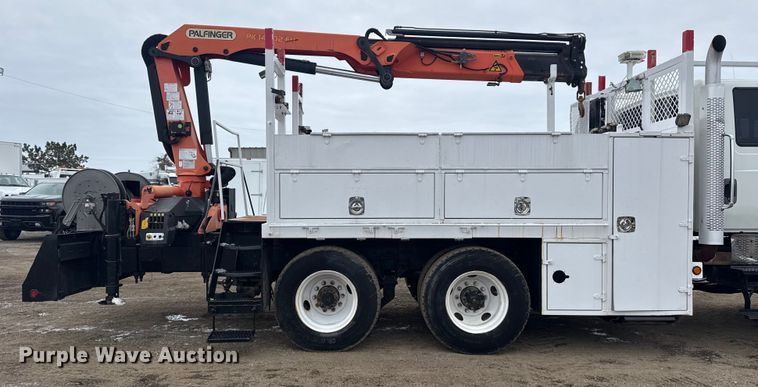 image for item EG2034 2013 International 7600 crane truck
