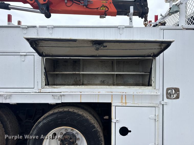 image for item EG2034 2013 International 7600 crane truck