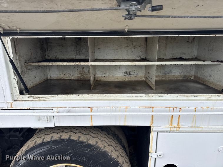 image for item EG2034 2013 International 7600 crane truck