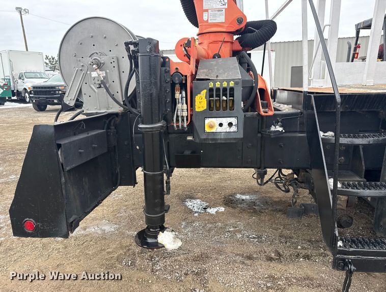 image for item EG2034 2013 International 7600 crane truck