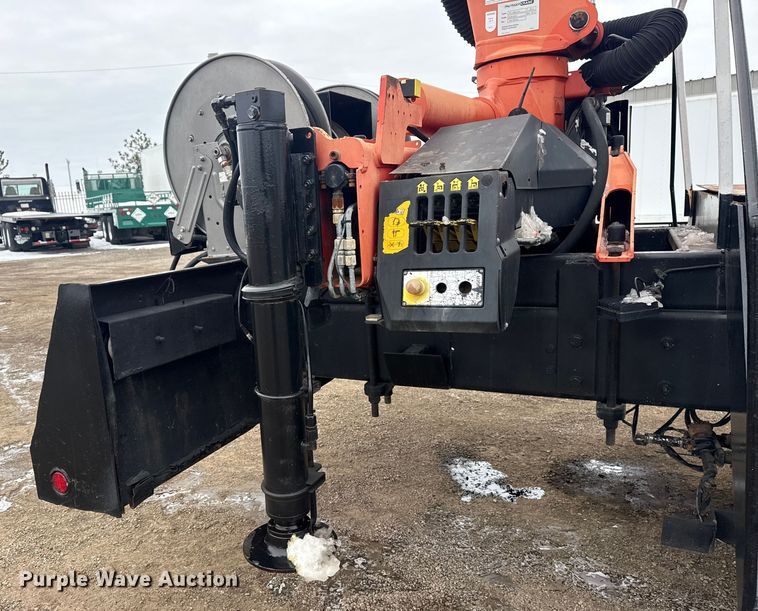 image for item EG2034 2013 International 7600 crane truck