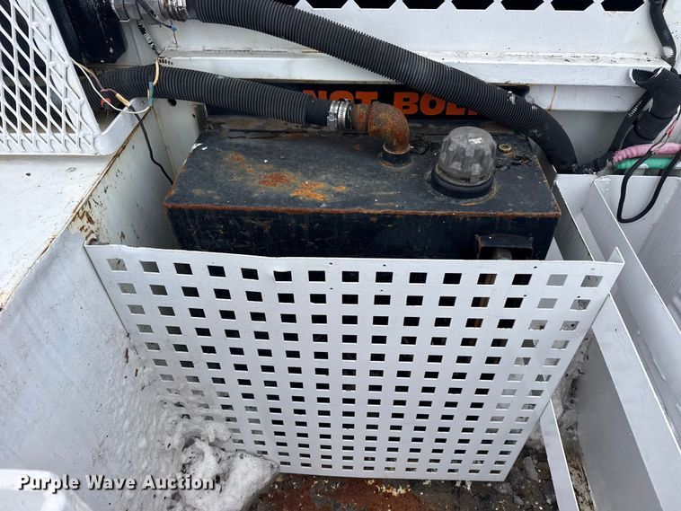 image for item EG2034 2013 International 7600 crane truck