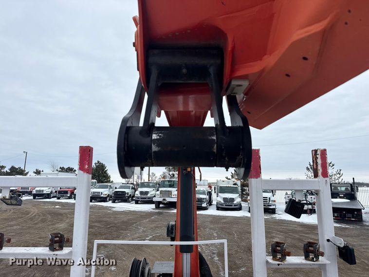 image for item EG2034 2013 International 7600 crane truck