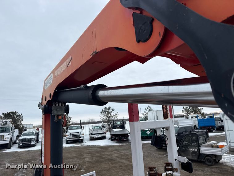 image for item EG2034 2013 International 7600 crane truck