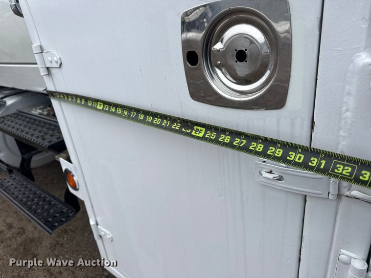 image for item EG2034 2013 International 7600 crane truck