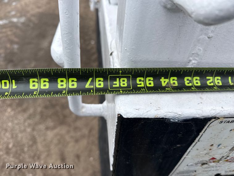 image for item EG2034 2013 International 7600 crane truck