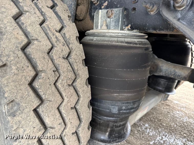 image for item EG2034 2013 International 7600 crane truck