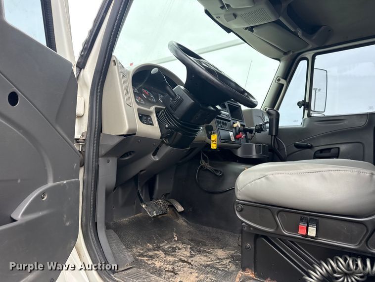 image for item EG2034 2013 International 7600 crane truck