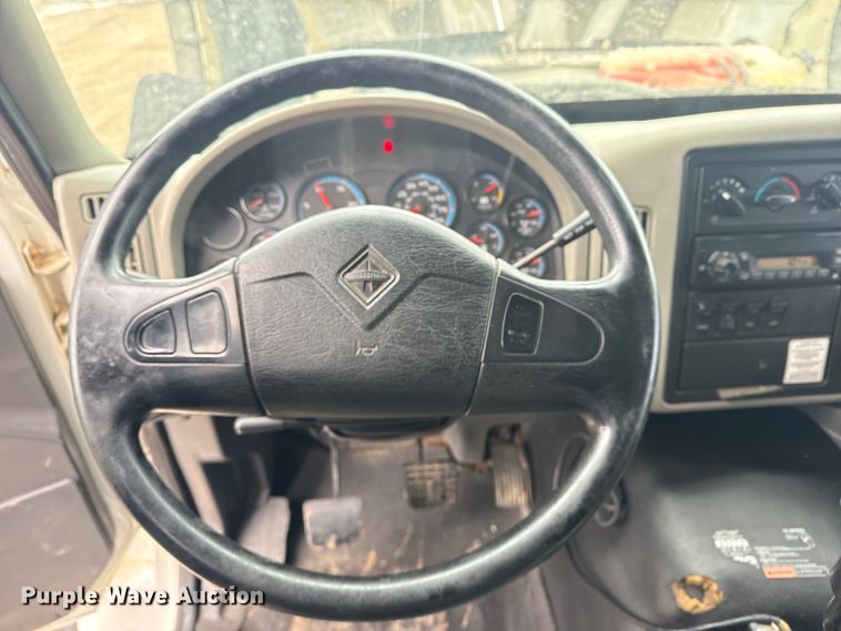 image for item EG2034 2013 International 7600 crane truck