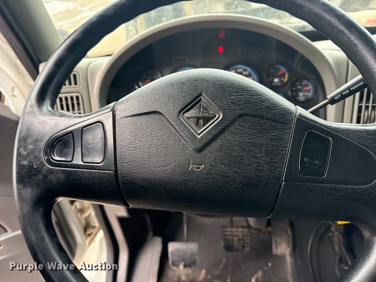 image for item EG2034 2013 International 7600 crane truck