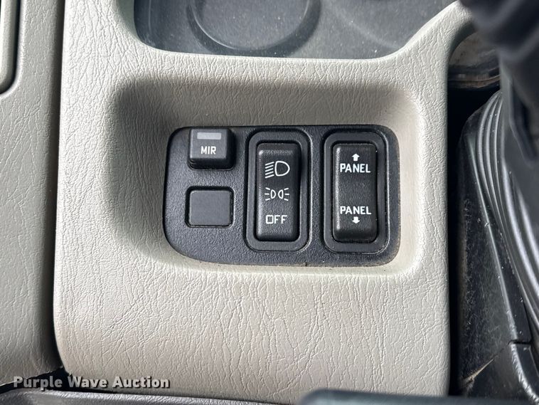 image for item EG2034 2013 International 7600 crane truck