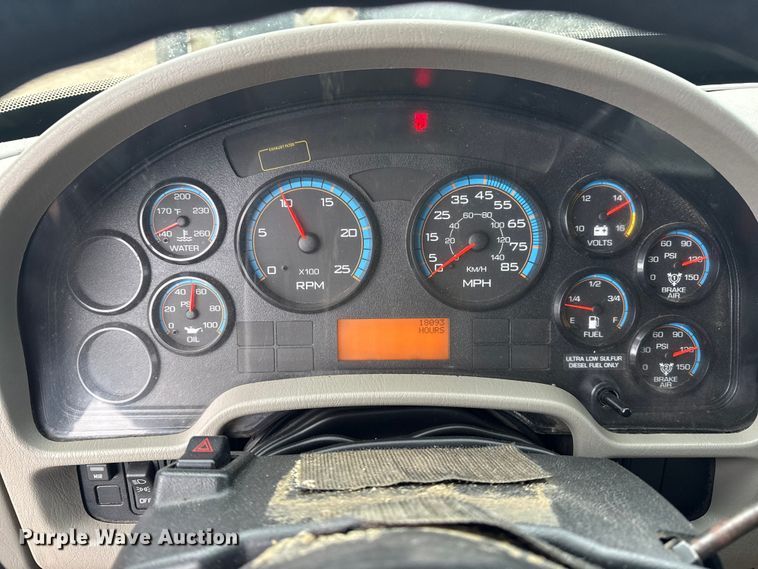 image for item EG2034 2013 International 7600 crane truck