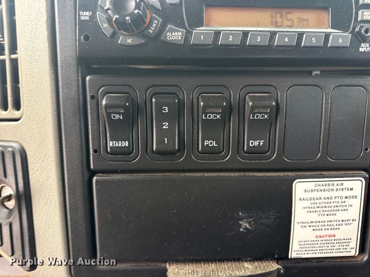 image for item EG2034 2013 International 7600 crane truck